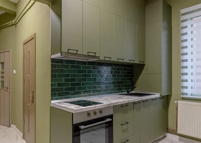 Square 1br - Balcony & Church Views * Bucareste