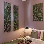 Square 1br - Balcony & Church Views 公寓 布加勒斯特