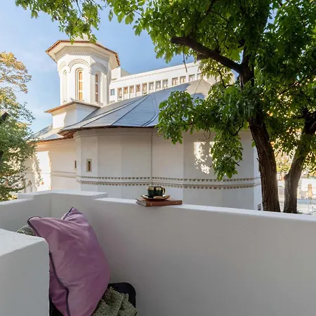 דירה Square 1br - Balcony & Church Views *