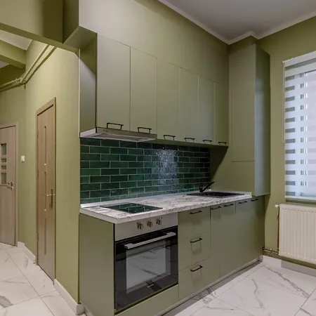 Square 1br - Balcony & Church Views * Bucharest