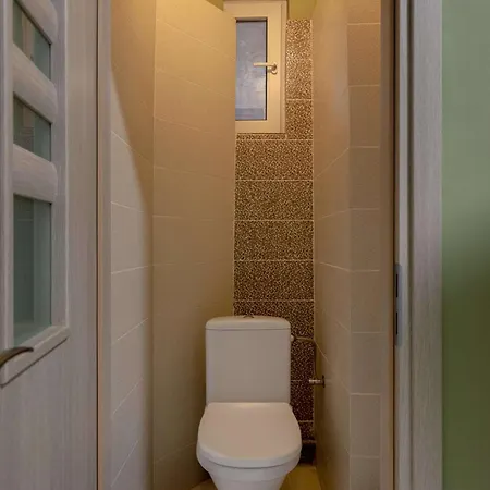 Square 1br - Balcony & Church Views דירה *