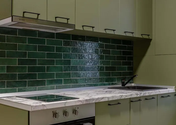 Square 1br - Balcony & Church Views Apartament Bucureşti