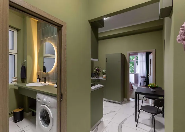 Square 1br - Balcony & Church Views * Bukareszt